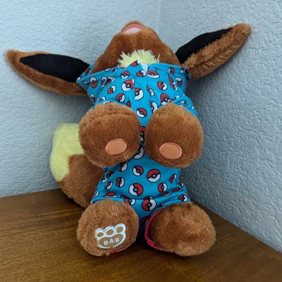 Build A Bear Pokemon Eevee Plush with Pokémon ball jacket - Picture 5 of 6